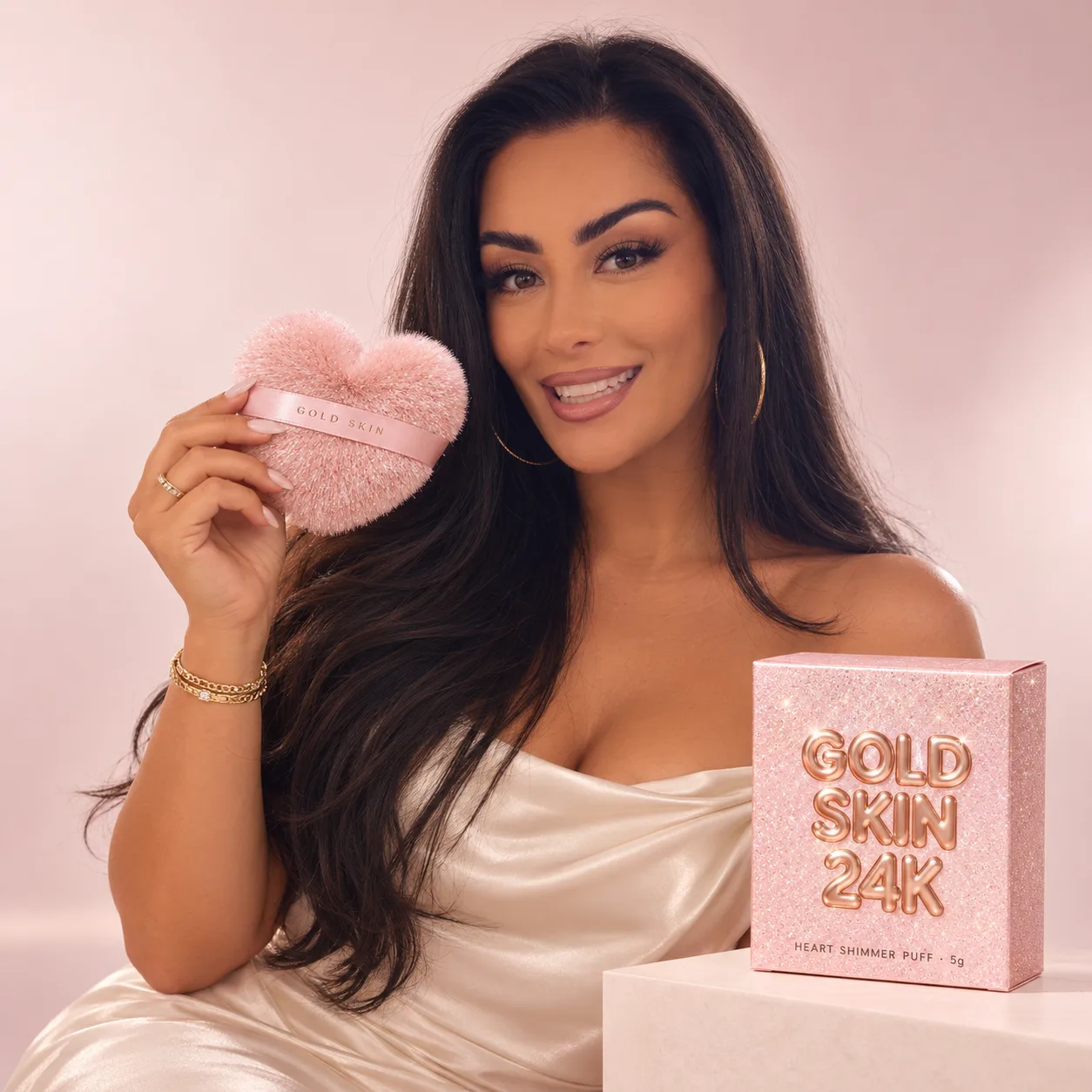 Natalia holding the Gold Skin Heart Shimmer Puff beside its pink Gold Skin 24K box